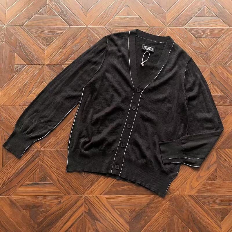 M⭐ Is⭐ N M⭐ R⭐ Ie⭐ A Sweater · 5