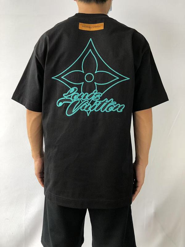 L⭐ T-shirt · 3