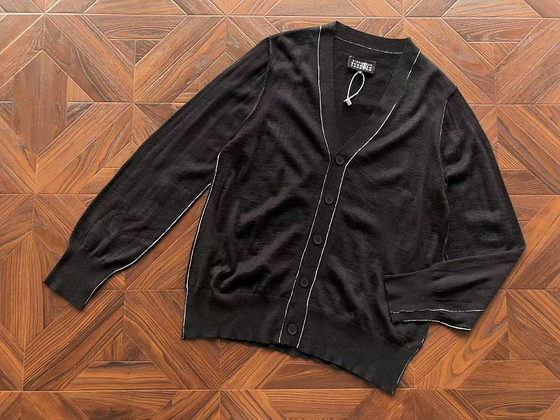 M⭐ Is⭐ N M⭐ R⭐ Ie⭐ A Sweater · 6