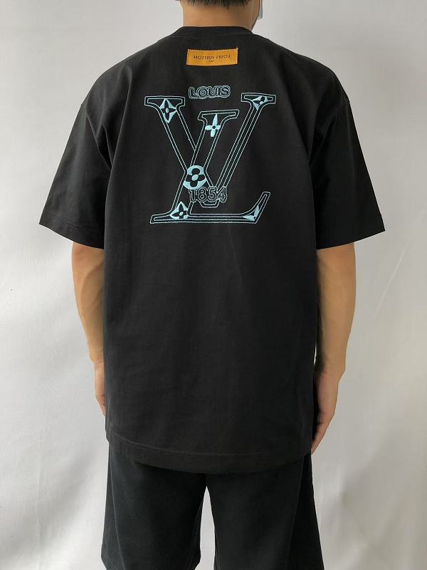 L⭐ T-shirt · 3