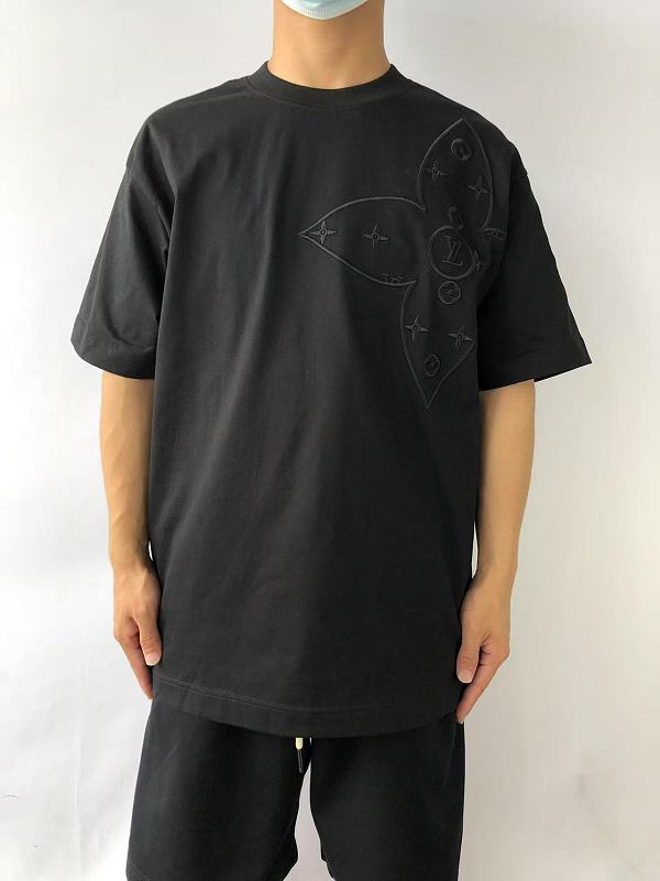 L⭐ T-shirt · 2