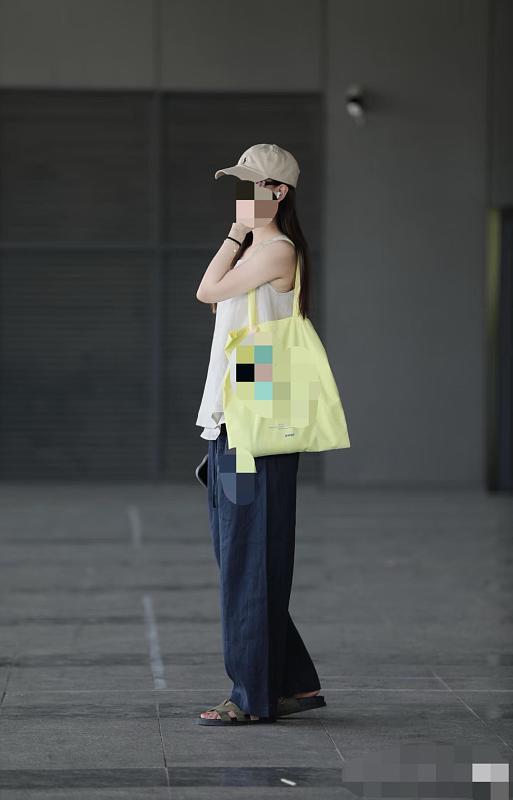 24.8usd ## Classic Wide-leg Linen Trousers N 6