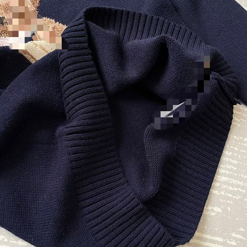 ##Men's Bear Crewneck Sweater P 12