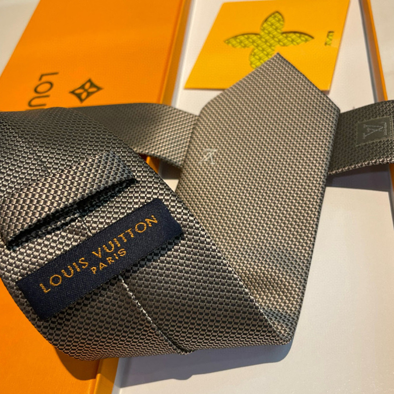 Necktie 445 - 2 · 4