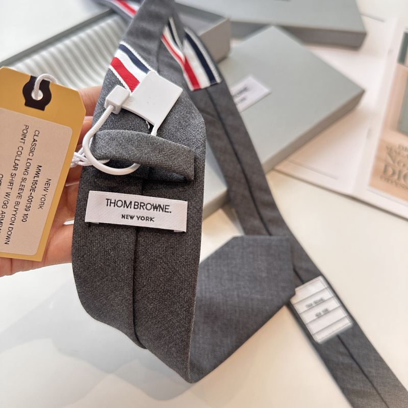 Necktie 451 - 2 · 4