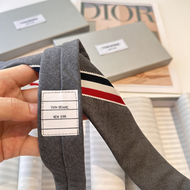 Necktie 451 - 2 · 6