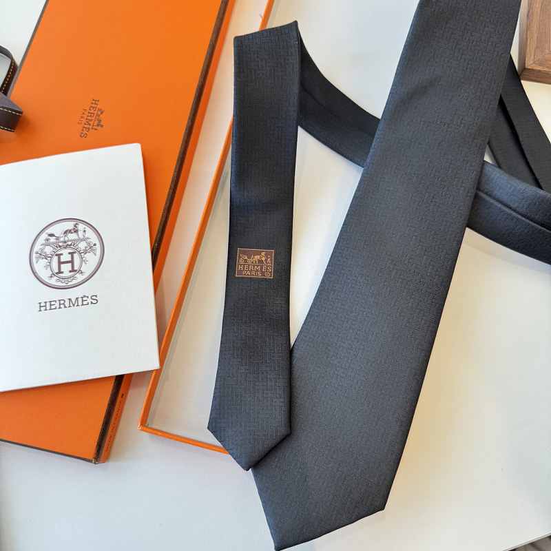 Necktie 425 - 2 · 4