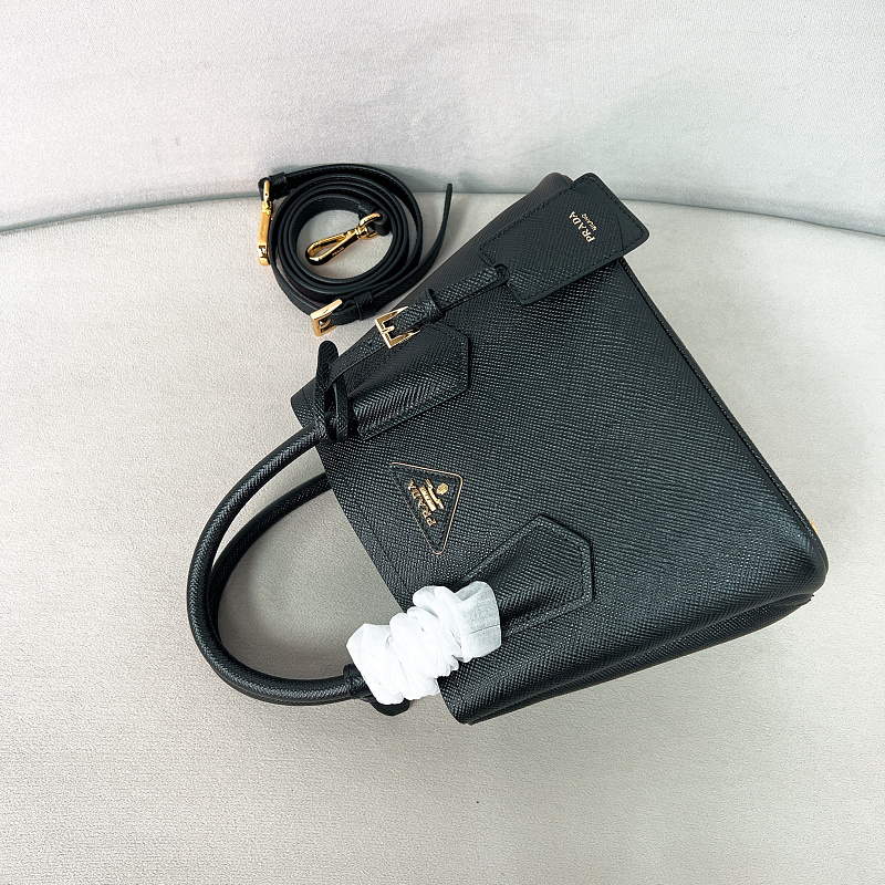 P1600 - 1BA497 · 5