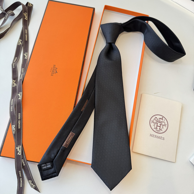 Necktie 425 - 2 · 3