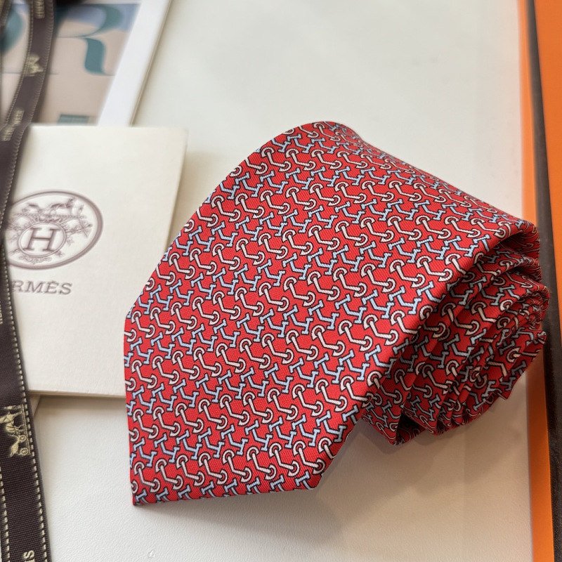 Necktie 319 - 2 · 4