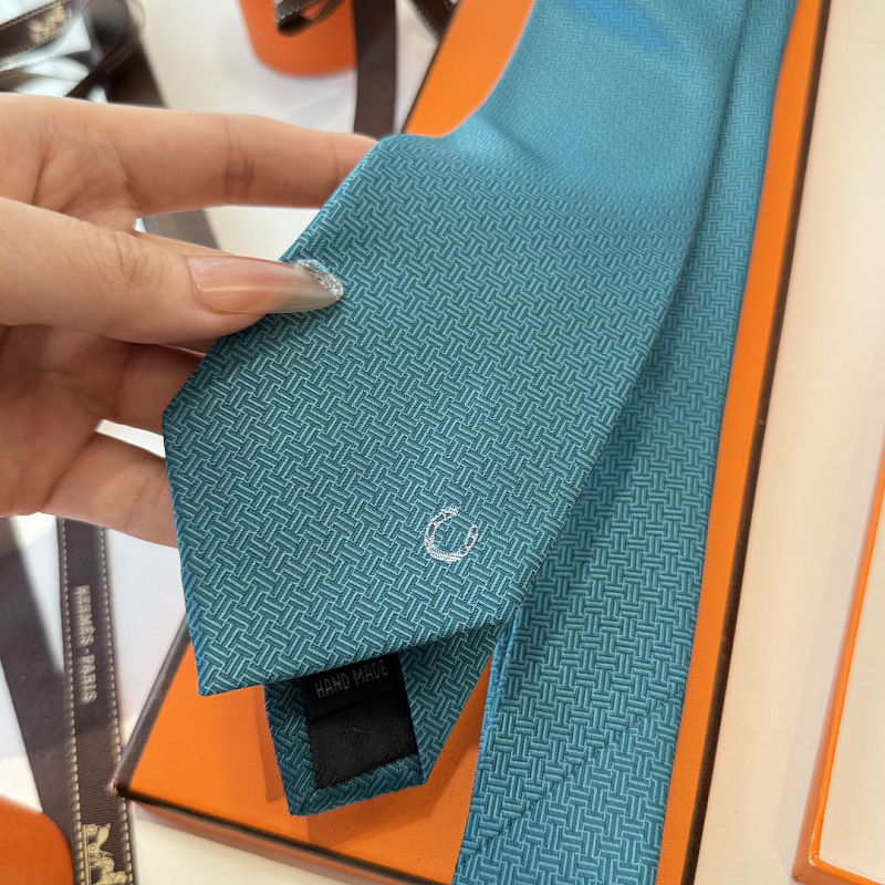 Necktie 452 - 2 · 4