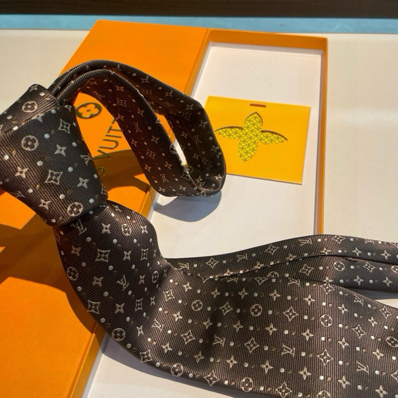 Necktie 392 - 5 · 2