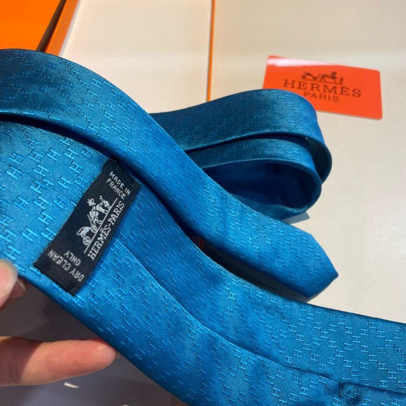 Necktie 380 - 1 · 5
