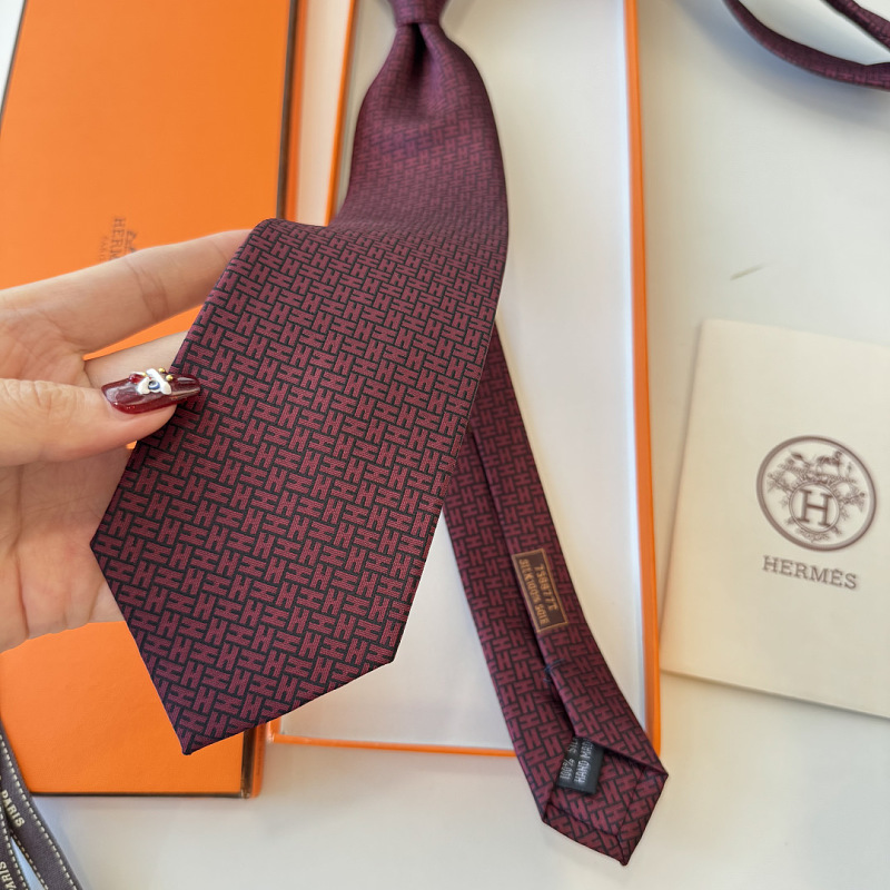 Necktie 329 - 3 · 2