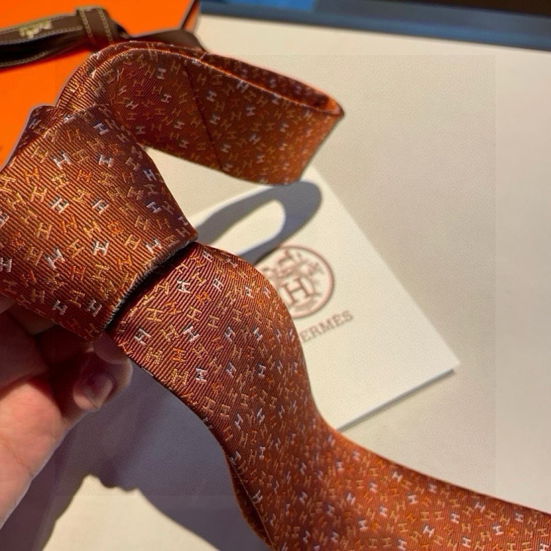 Necktie 299 - 2 · 4