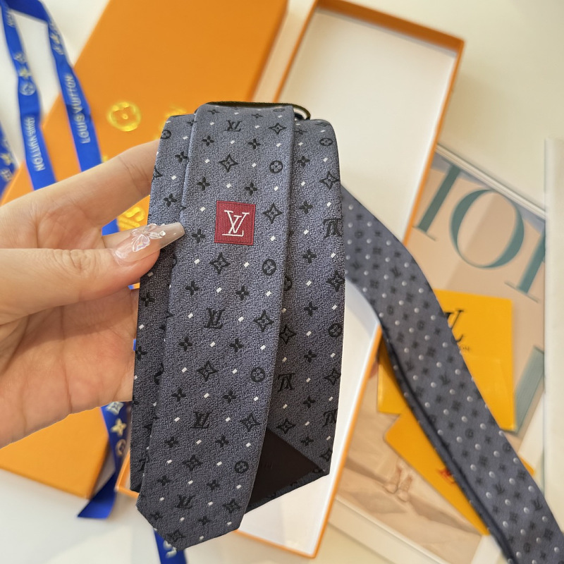Necktie 379 - 4 · 6
