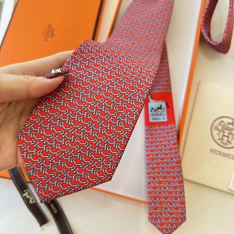Necktie 319 - 2 · 2