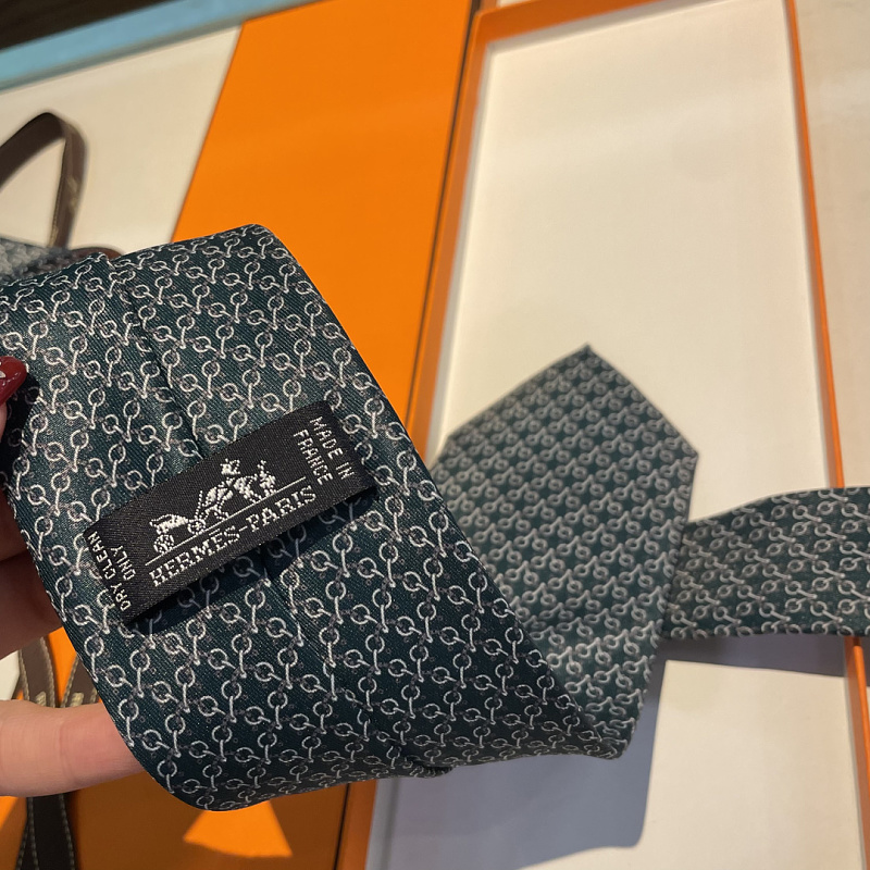 Necktie 324 - 1 · 4