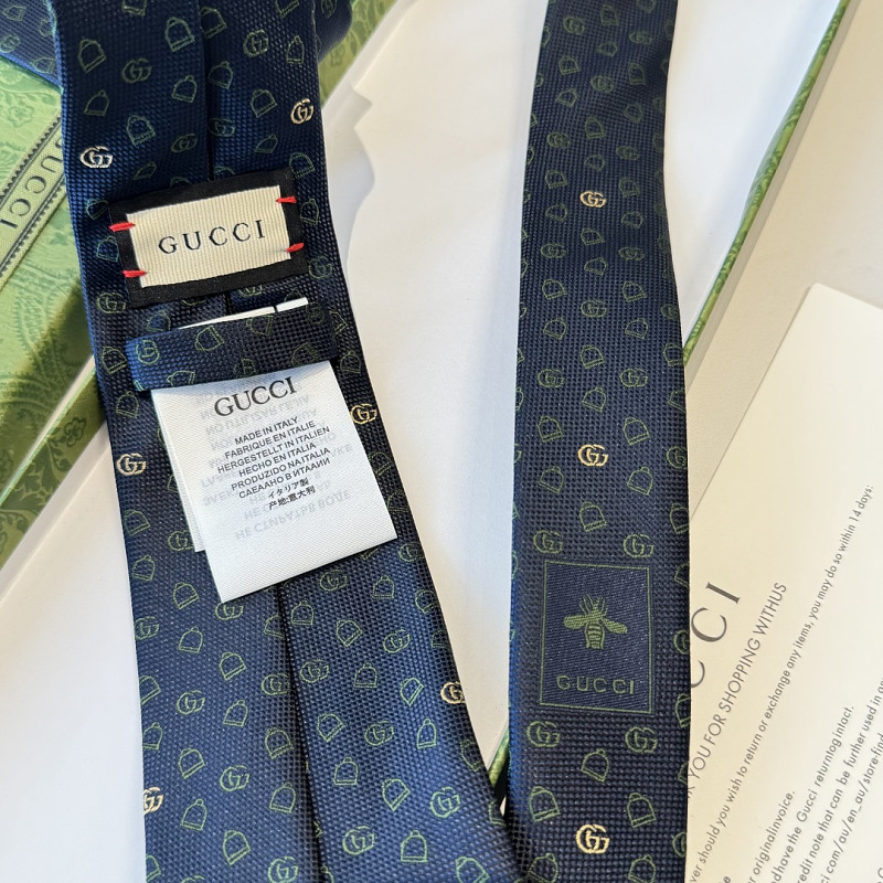 Necktie 423 - 2 · 4