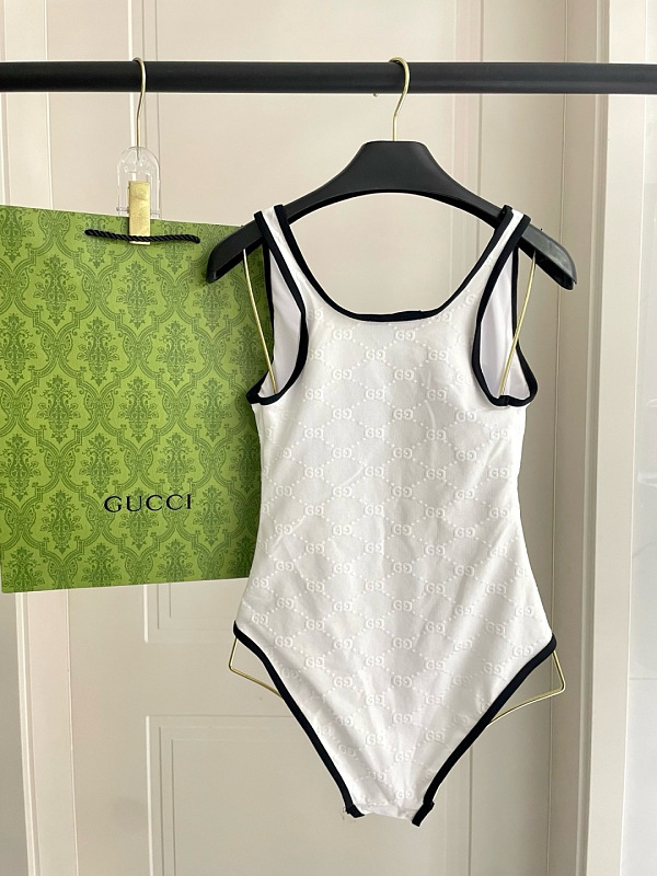 Swimsuit 344 - 3 · 5