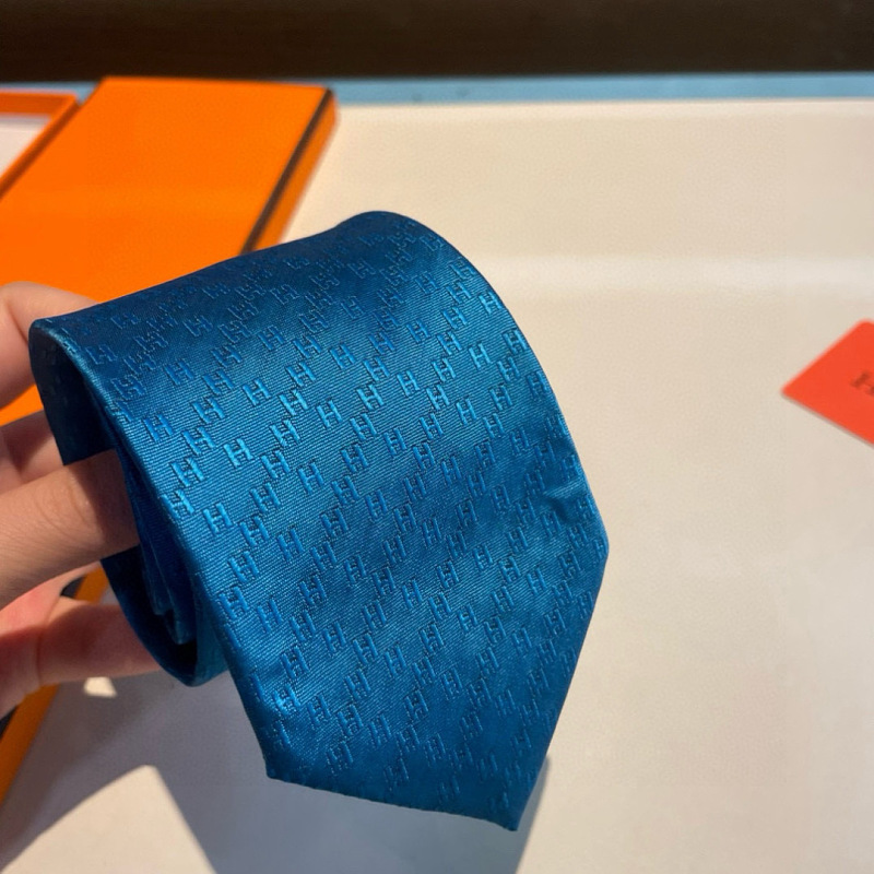 Necktie 380 - 1 · 2