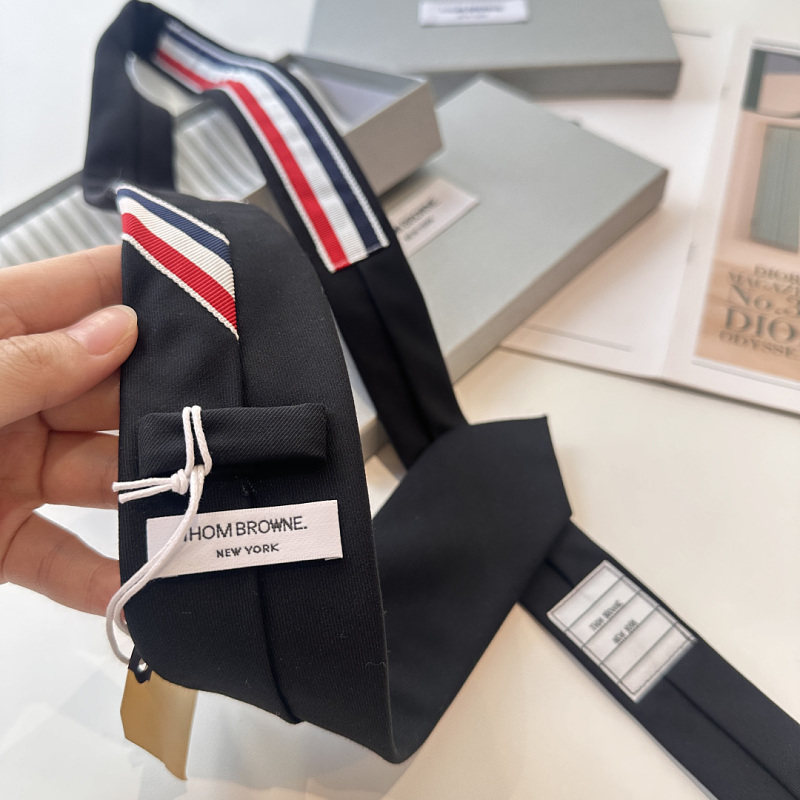 Necktie 451 - 1 · 2