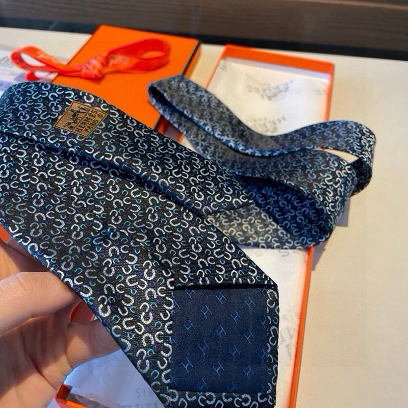 Necktie 461 - 2 · 4