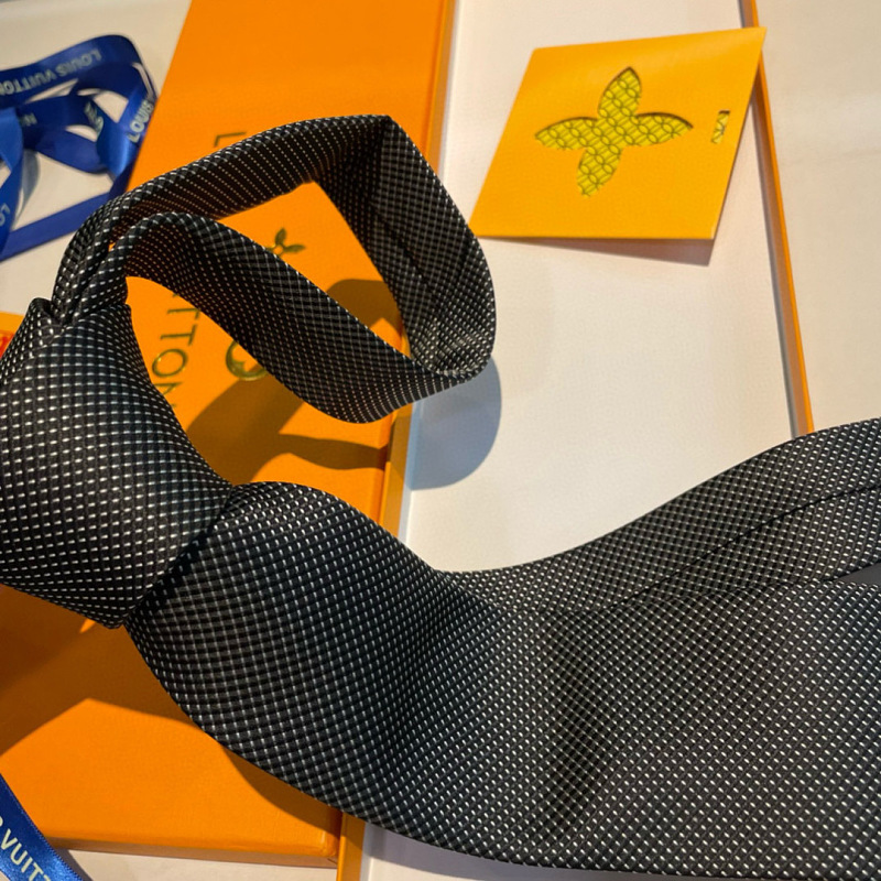 Necktie 395 - 2 · 2