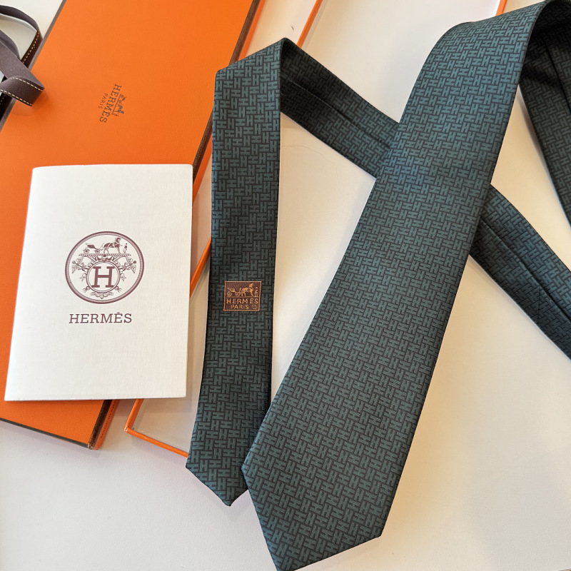 Necktie 329 - 2 · 4