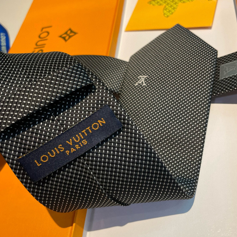 Necktie 395 - 2 · 4