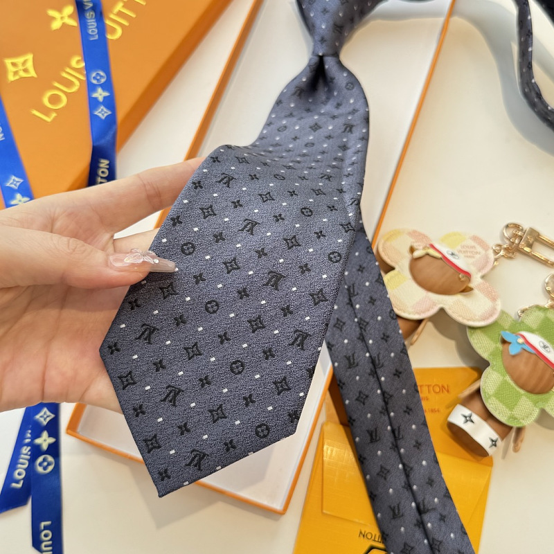 Necktie 379 - 4 · 2