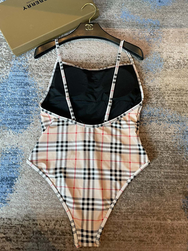 Swimsuit 323 · 4
