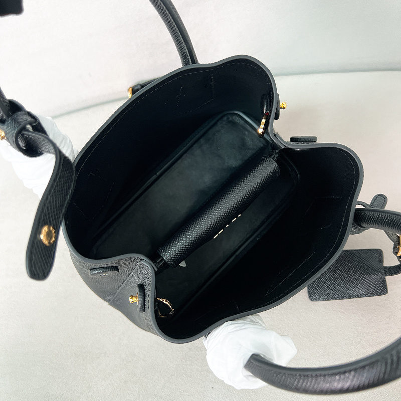 P1600 - 1BA497 · 2