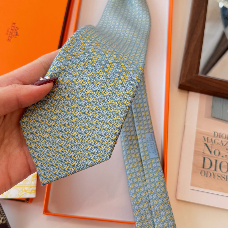 Necktie 360 - 3 · 3