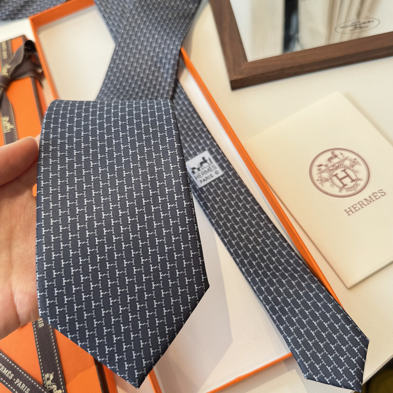 Necktie 447 - 2 · 4