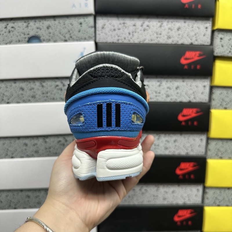 Ozweego 9