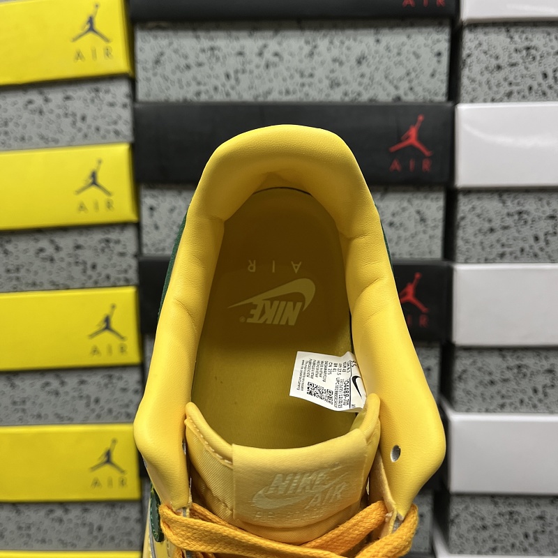 Air Force 1 Low Patent Leather Topaz Gold Pine Green 2