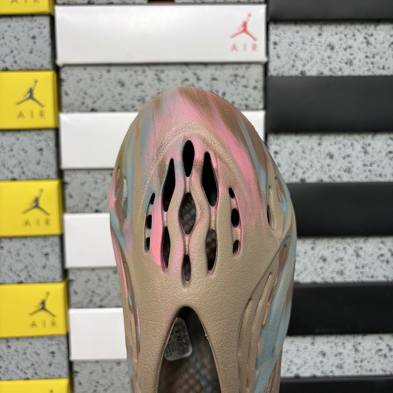 Yeezy Foam Rnnr Mx Sand Grey