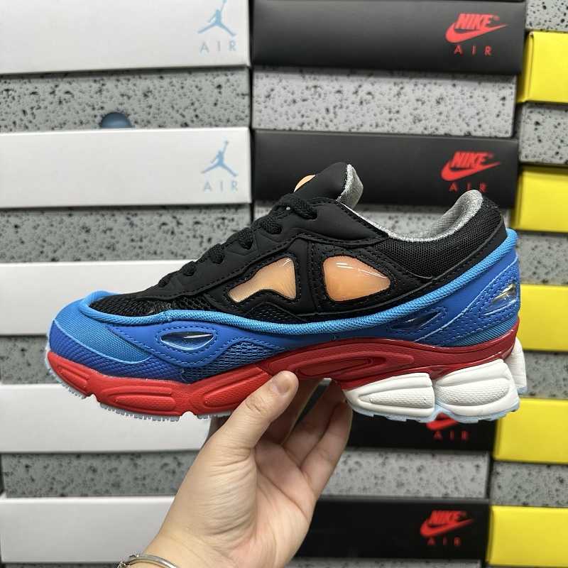 Ozweego 8