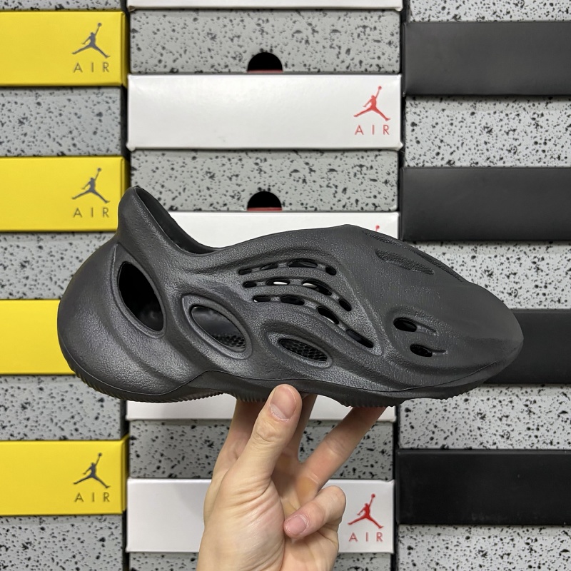 Yeezy Foam Rnr Onyx