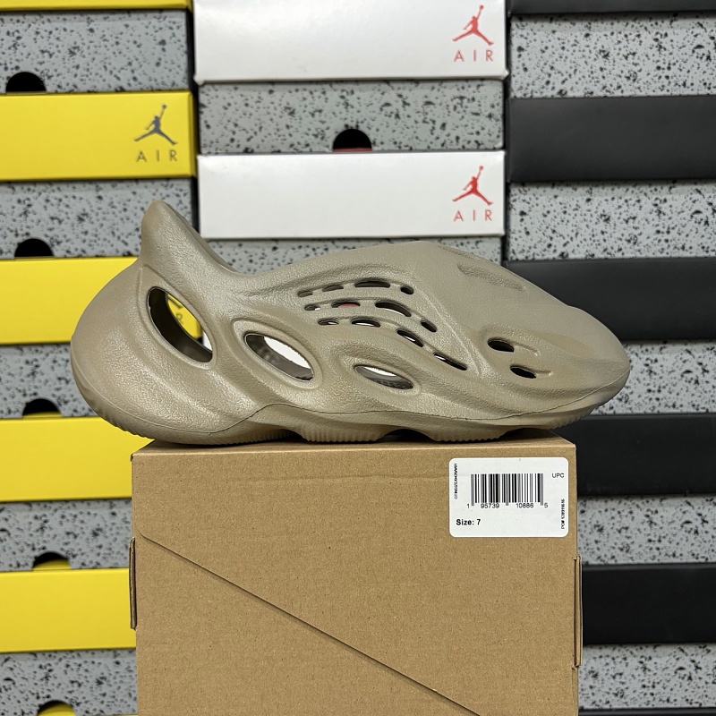 Yeezy Foam Rnnr Stone Sage