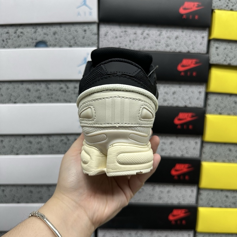 Ozweego Raf Simons Black White 4