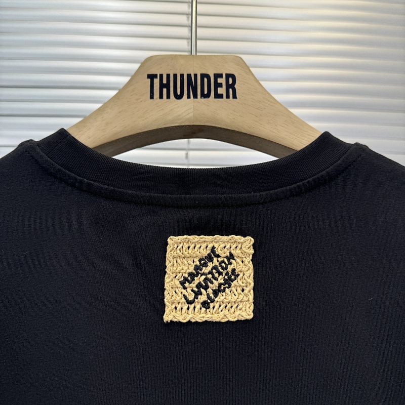 1V Price：218CNY 12