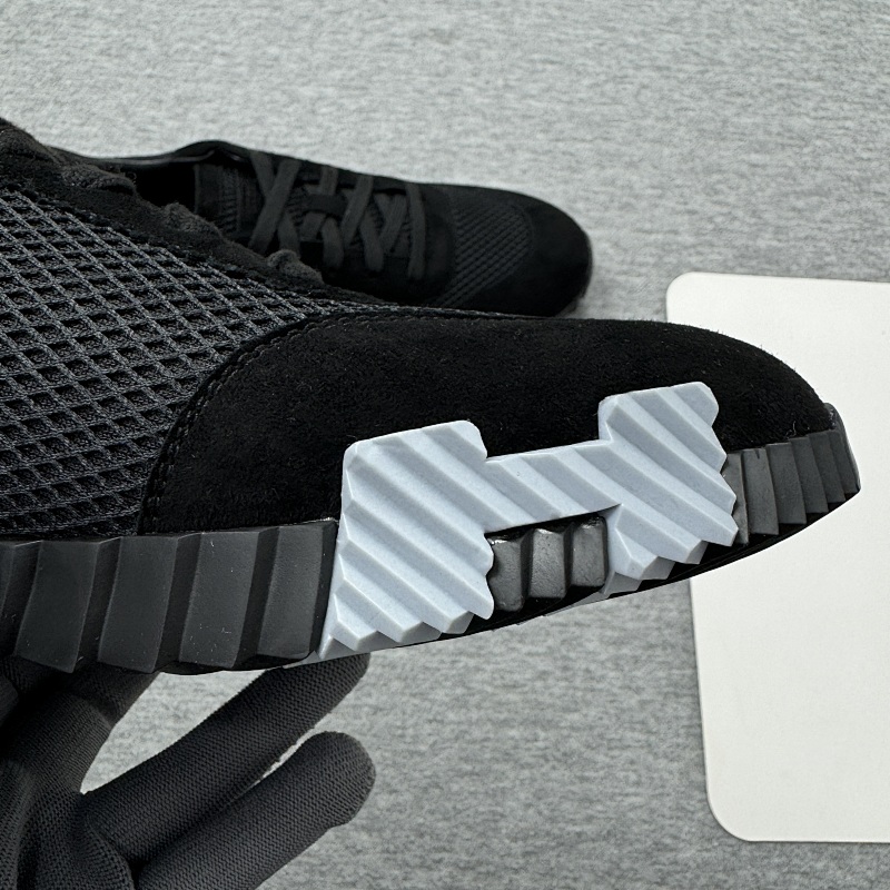 H-04 Shoes price：568CNY 11