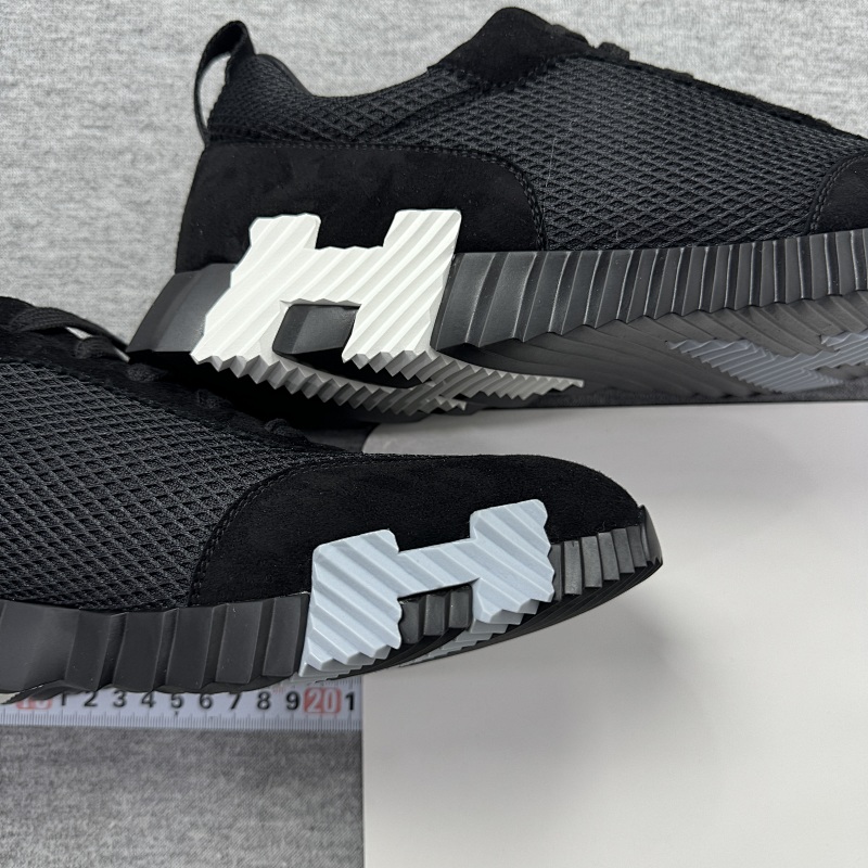H-04 Shoes price：568CNY 3