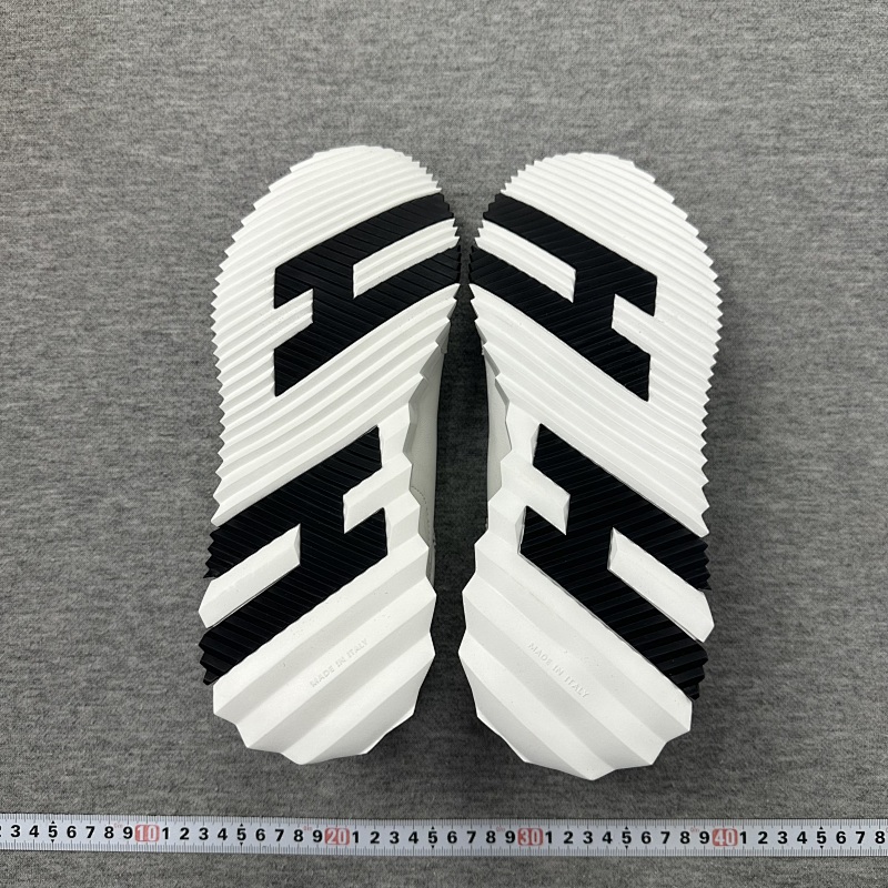 H-12 Shoes price：568CNY 2