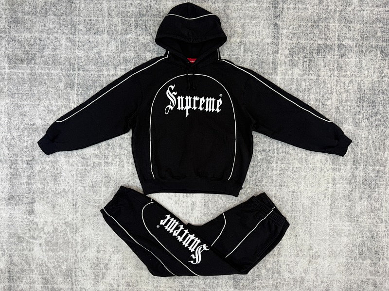 Supreme Logo · 4
