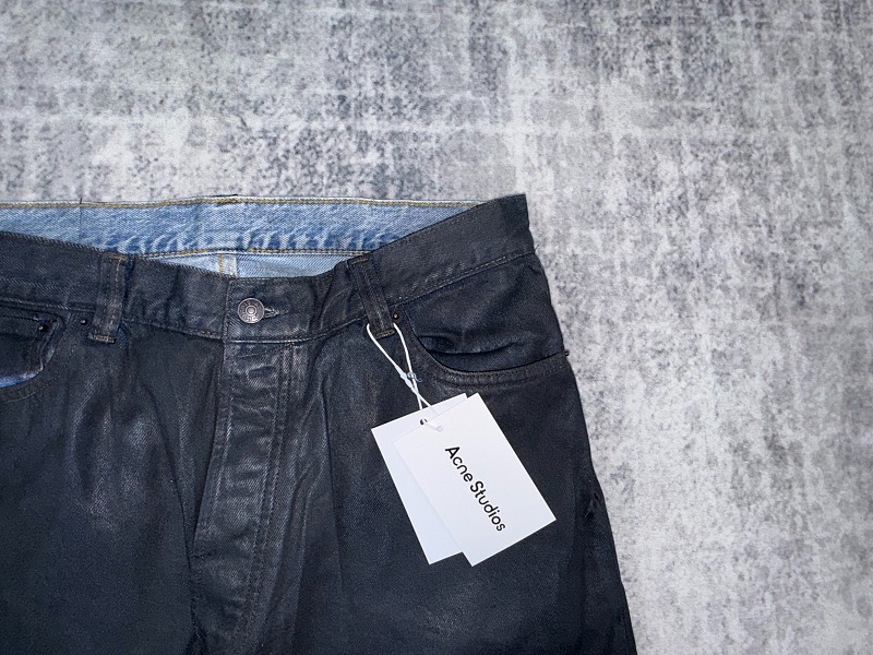 Acne · 4