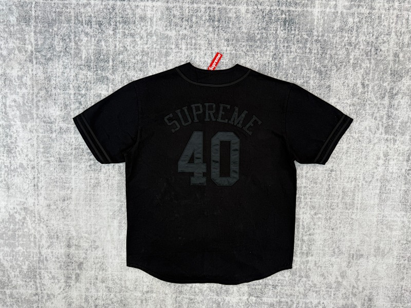 Supreme 40 · 3