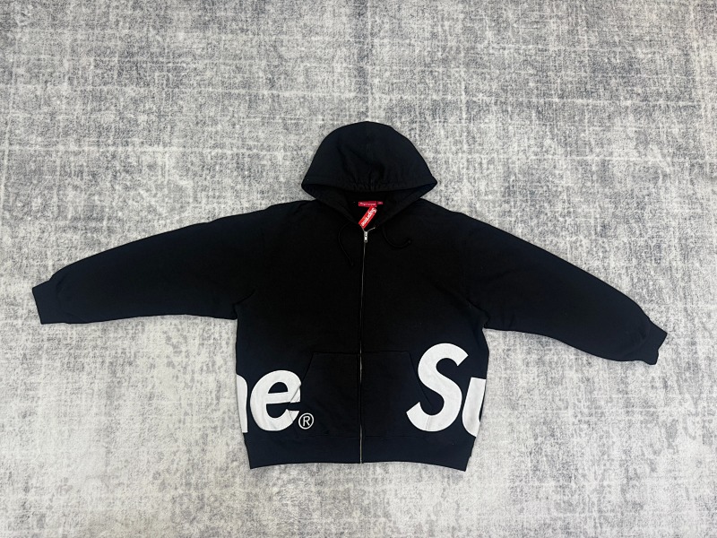 Supreme Logo · 4